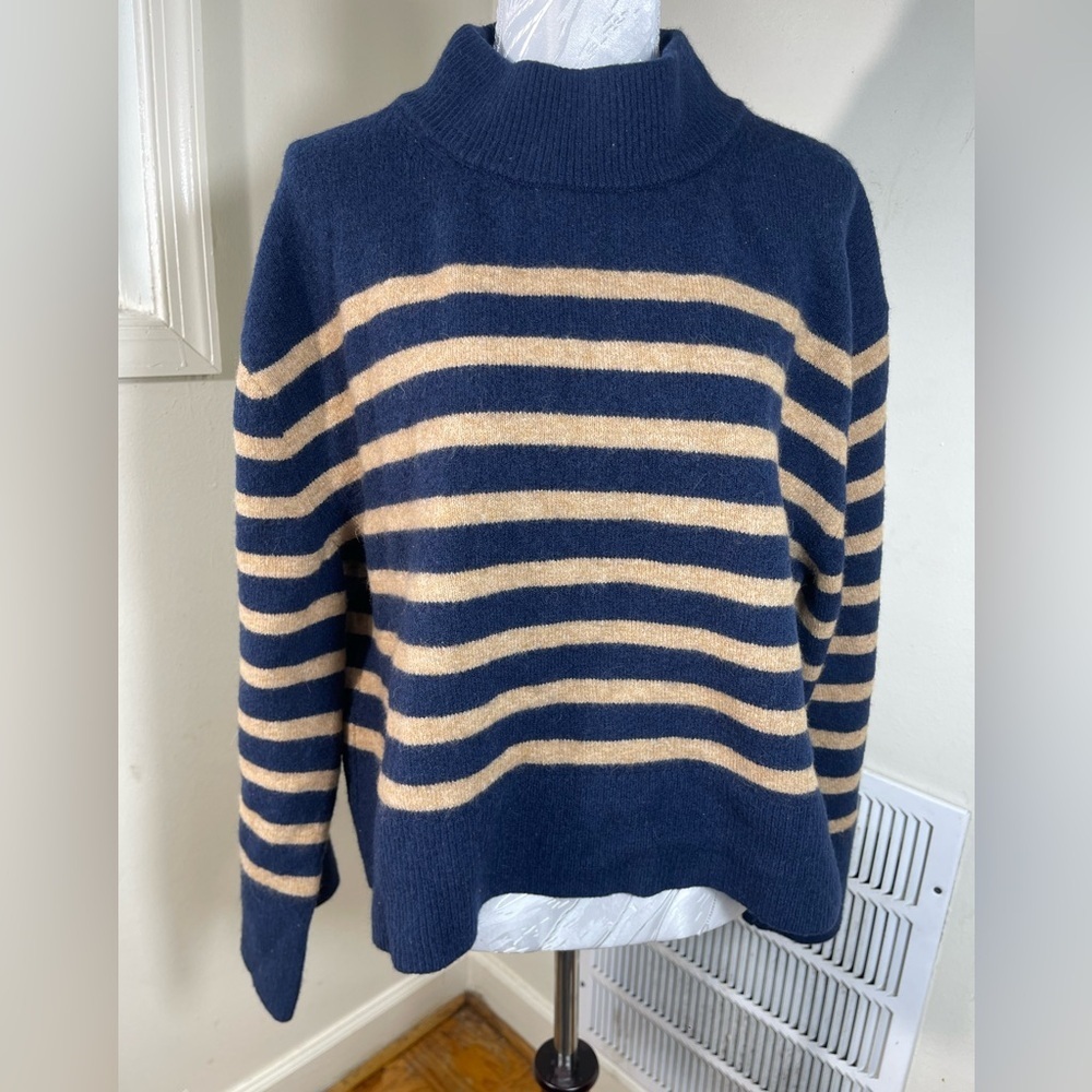J. Crew Navy and Tan Striped  chunky crewneck  Sweater size M